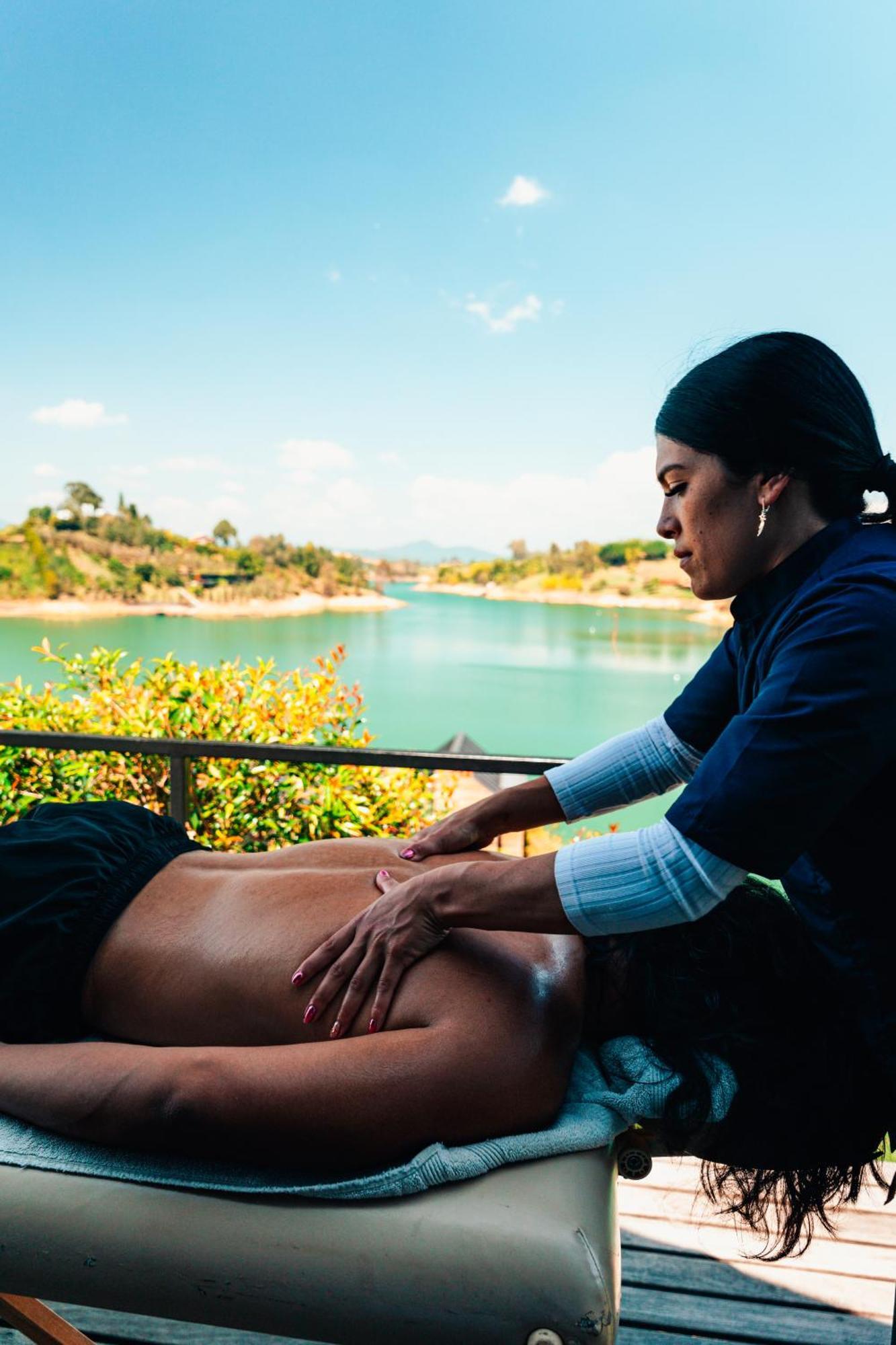The Boato Hotel กัวตาเป ภายนอก รูปภาพ Thai massage