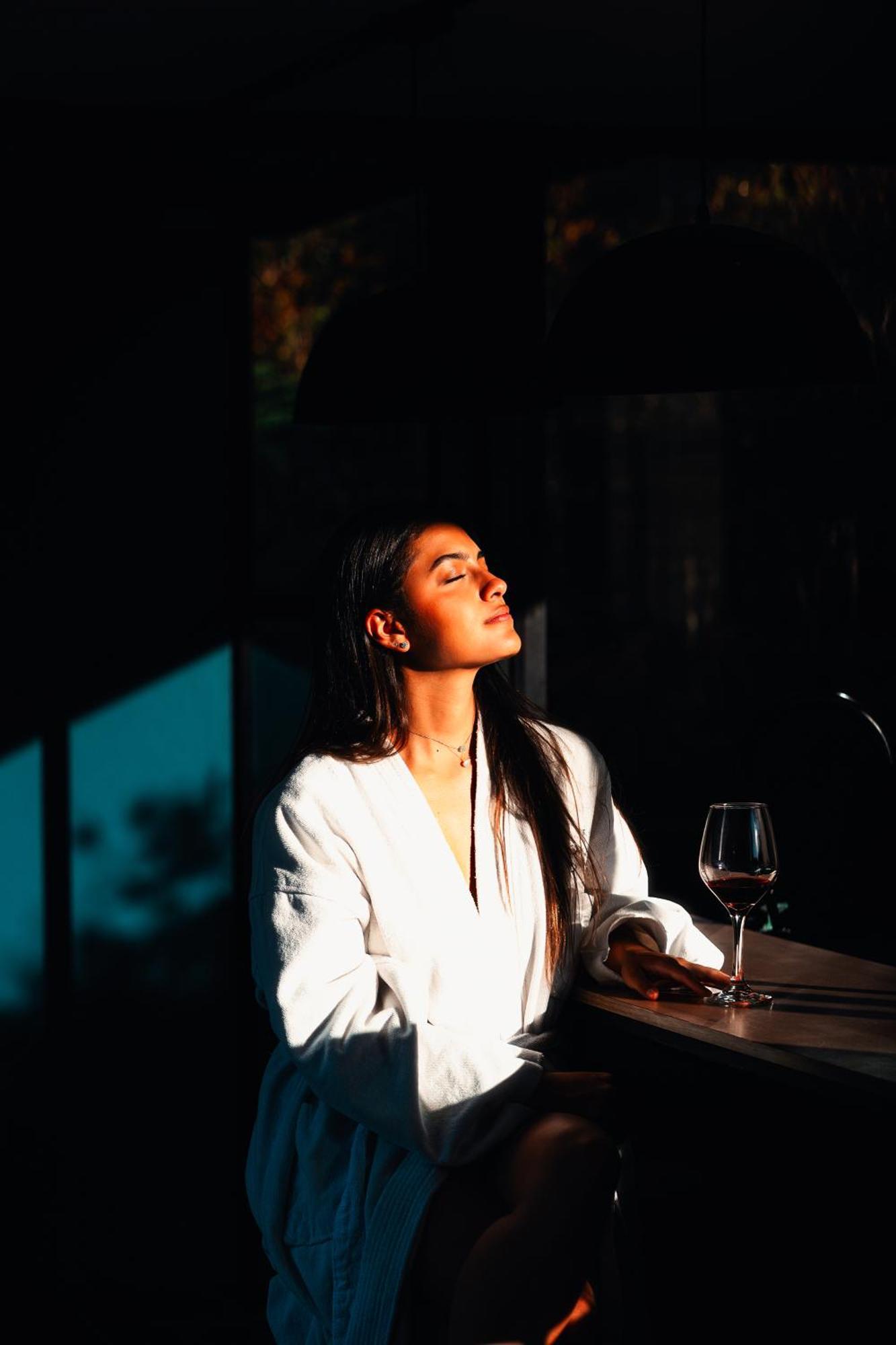 The Boato Hotel กัวตาเป ภายนอก รูปภาพ A woman meditating