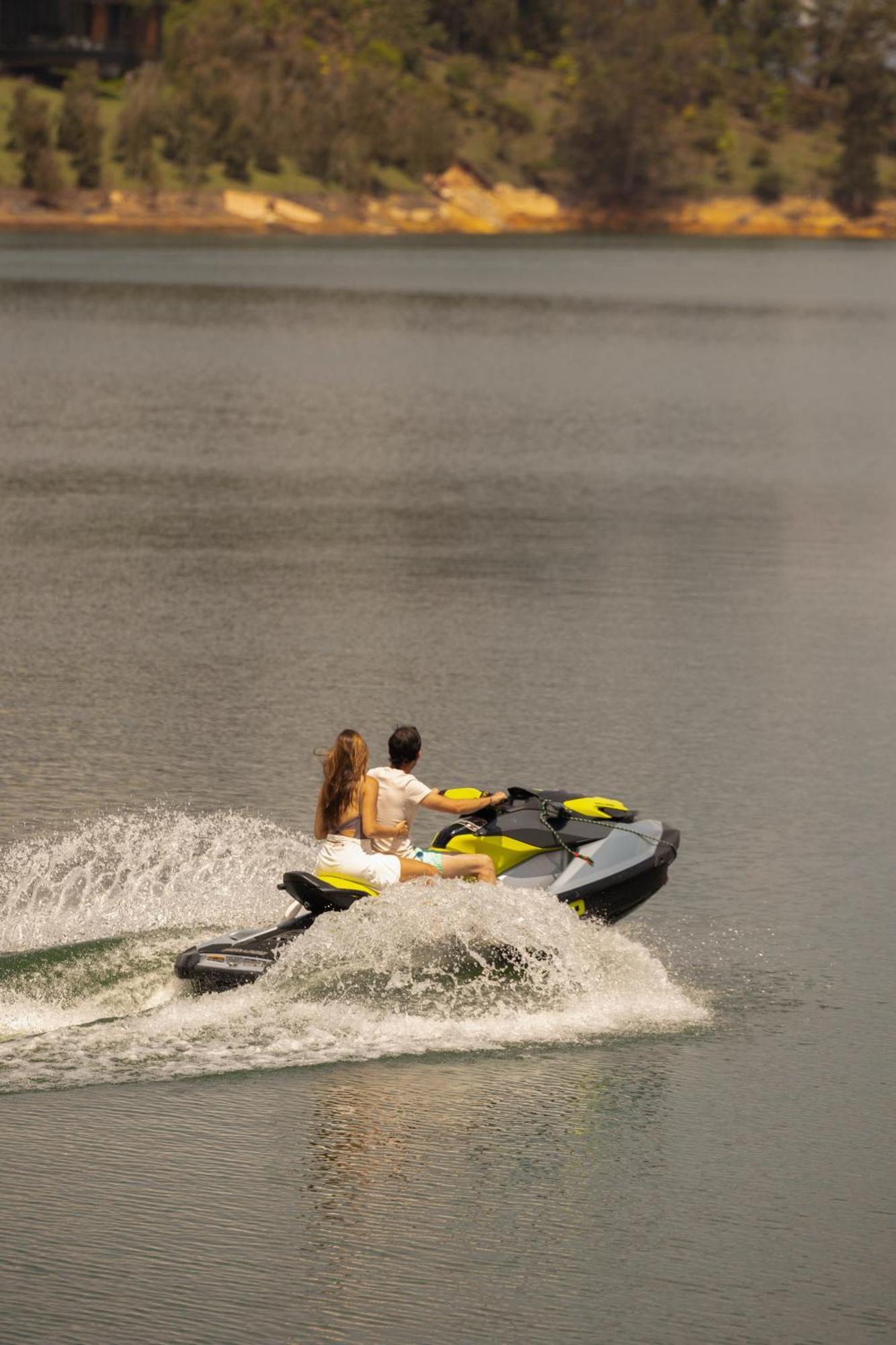 The Boato Hotel กัวตาเป ภายนอก รูปภาพ Jet skiing