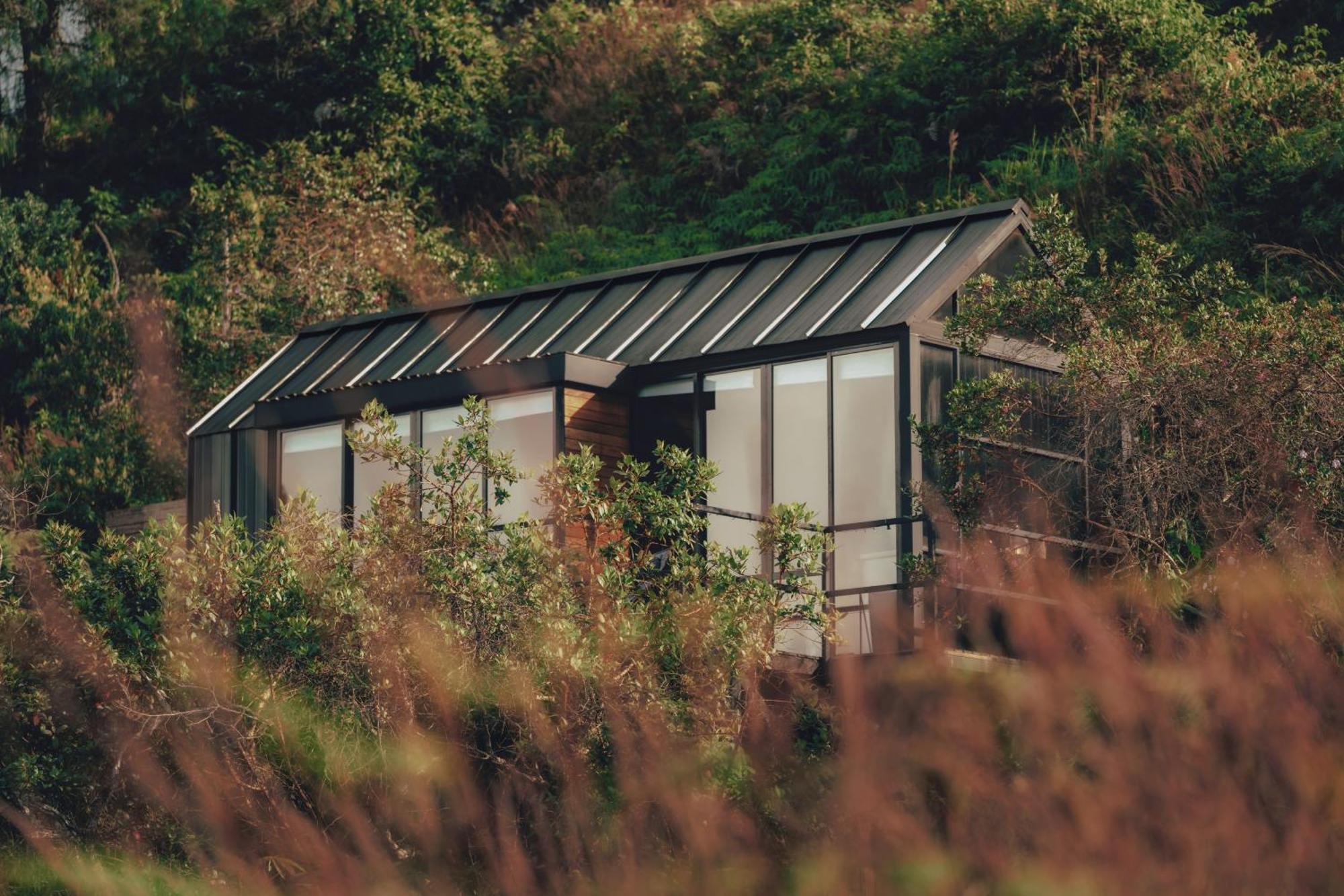 The Boato Hotel กัวตาเป ภายนอก รูปภาพ The station in 2019