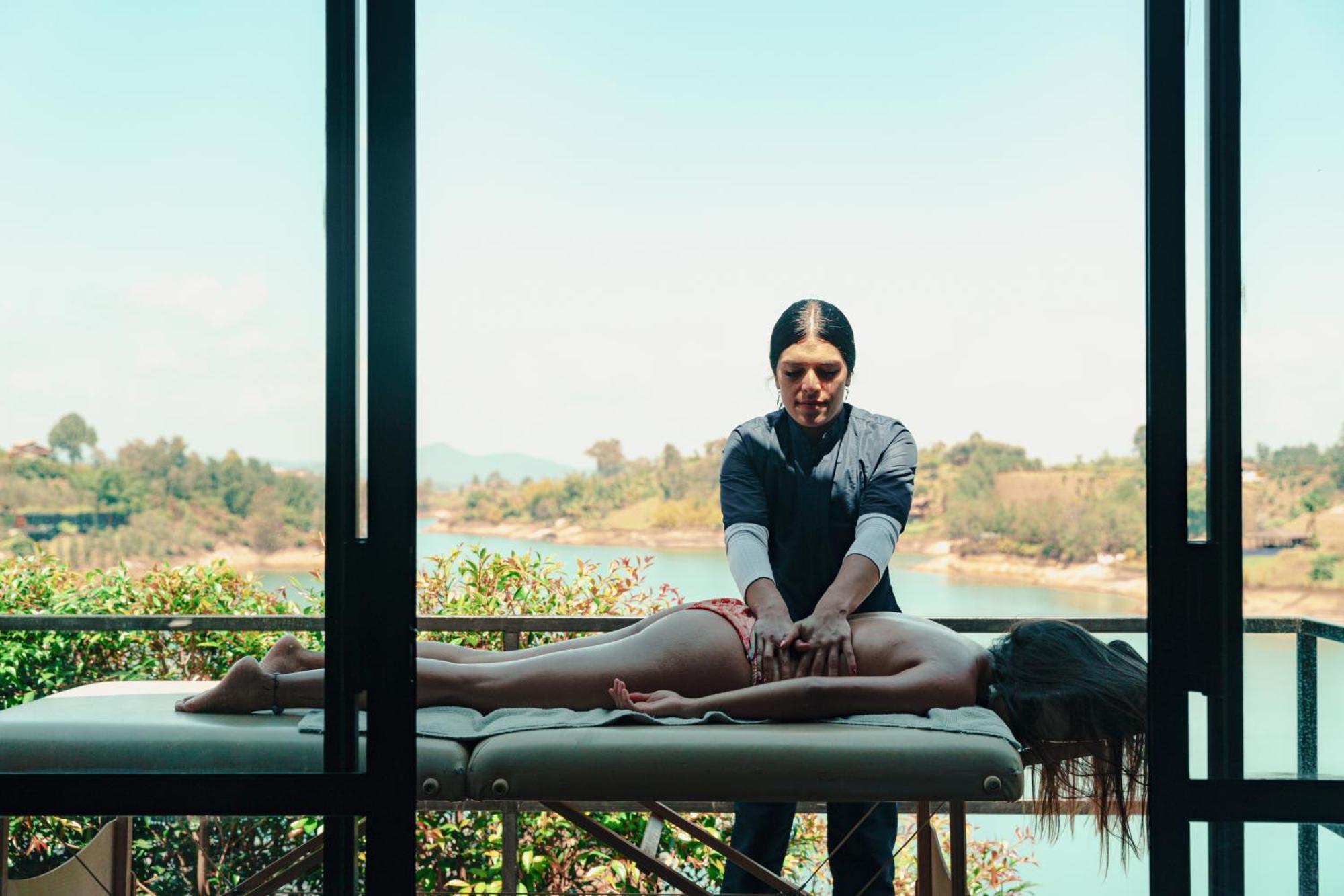 The Boato Hotel กัวตาเป ภายนอก รูปภาพ Thai massage
