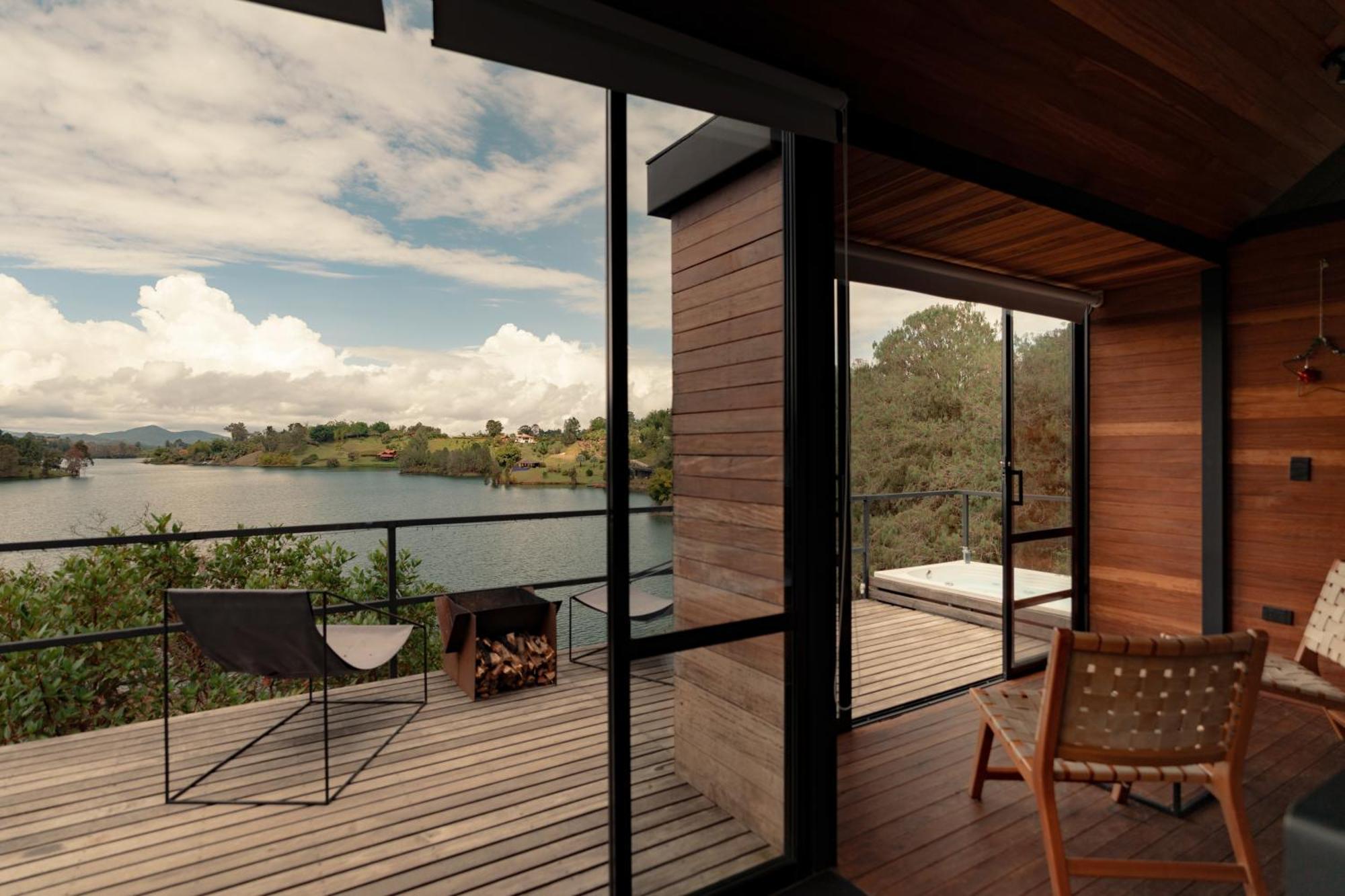 The Boato Hotel กัวตาเป ภายนอก รูปภาพ The view from the hotel