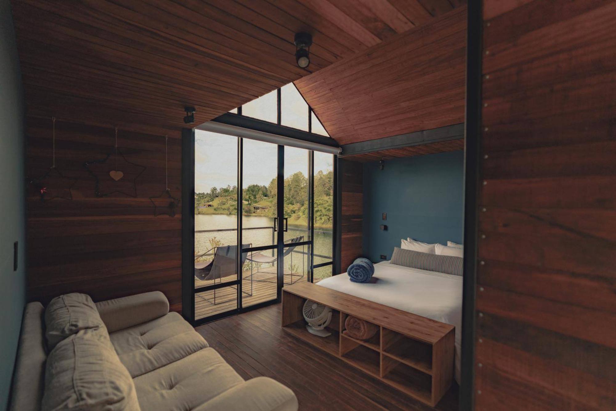 The Boato Hotel กัวตาเป ภายนอก รูปภาพ Interior of a cabin